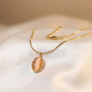 Gold Oval Cat-Eye Pendant Necklace – Elegant Minimalist Jewelry