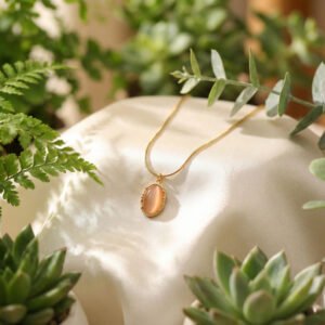 Gold Oval Cat-Eye Pendant Necklace – Elegant Minimalist Jewelry