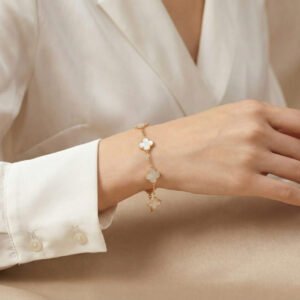 Gold Mother-of-Pearl Clover Bracelet – Elegant Four-Leaf Charm Jewelry